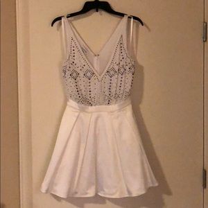 Embellished white dress WITH POCKETS!